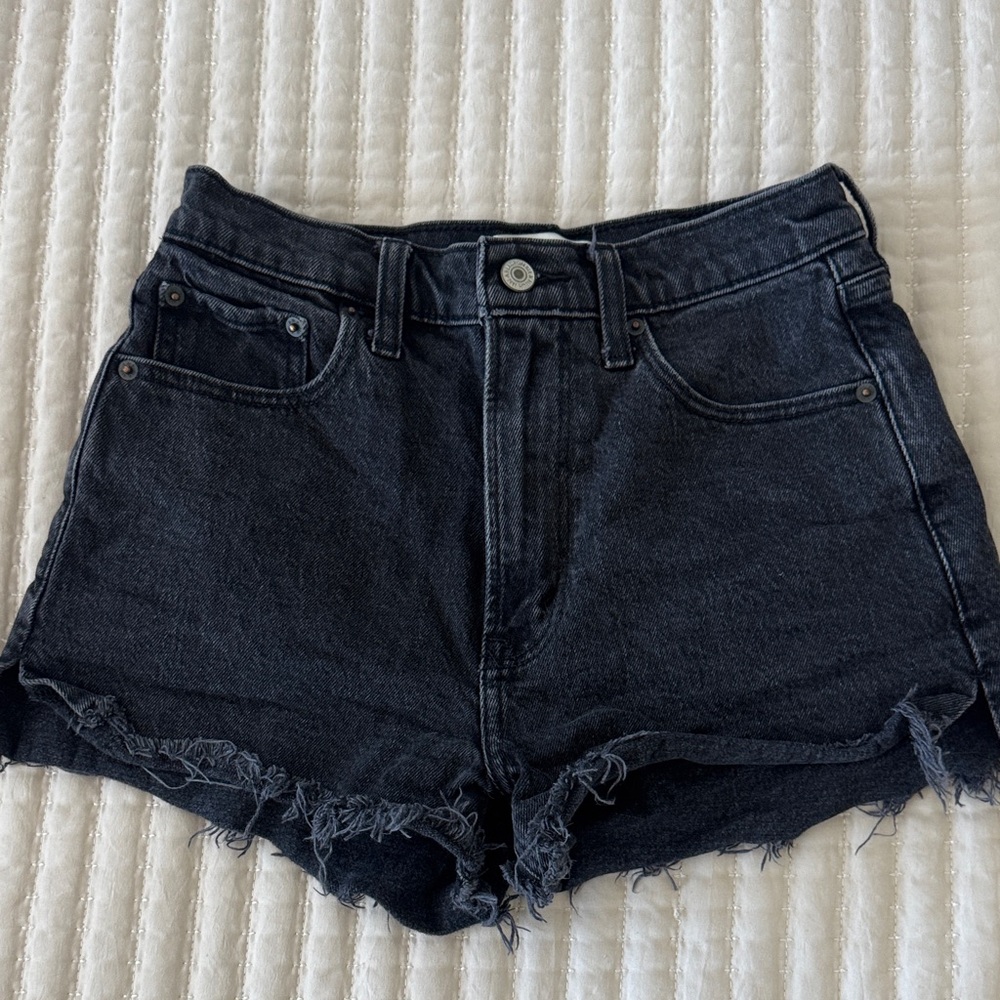 Abercrombie & Fitch The Mom Short High Rise | size 25/0